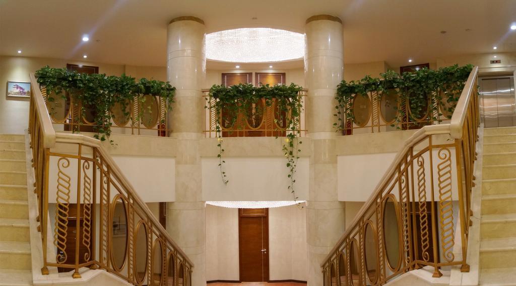 Soluxe Hotel Алма Ата Екстериор снимка