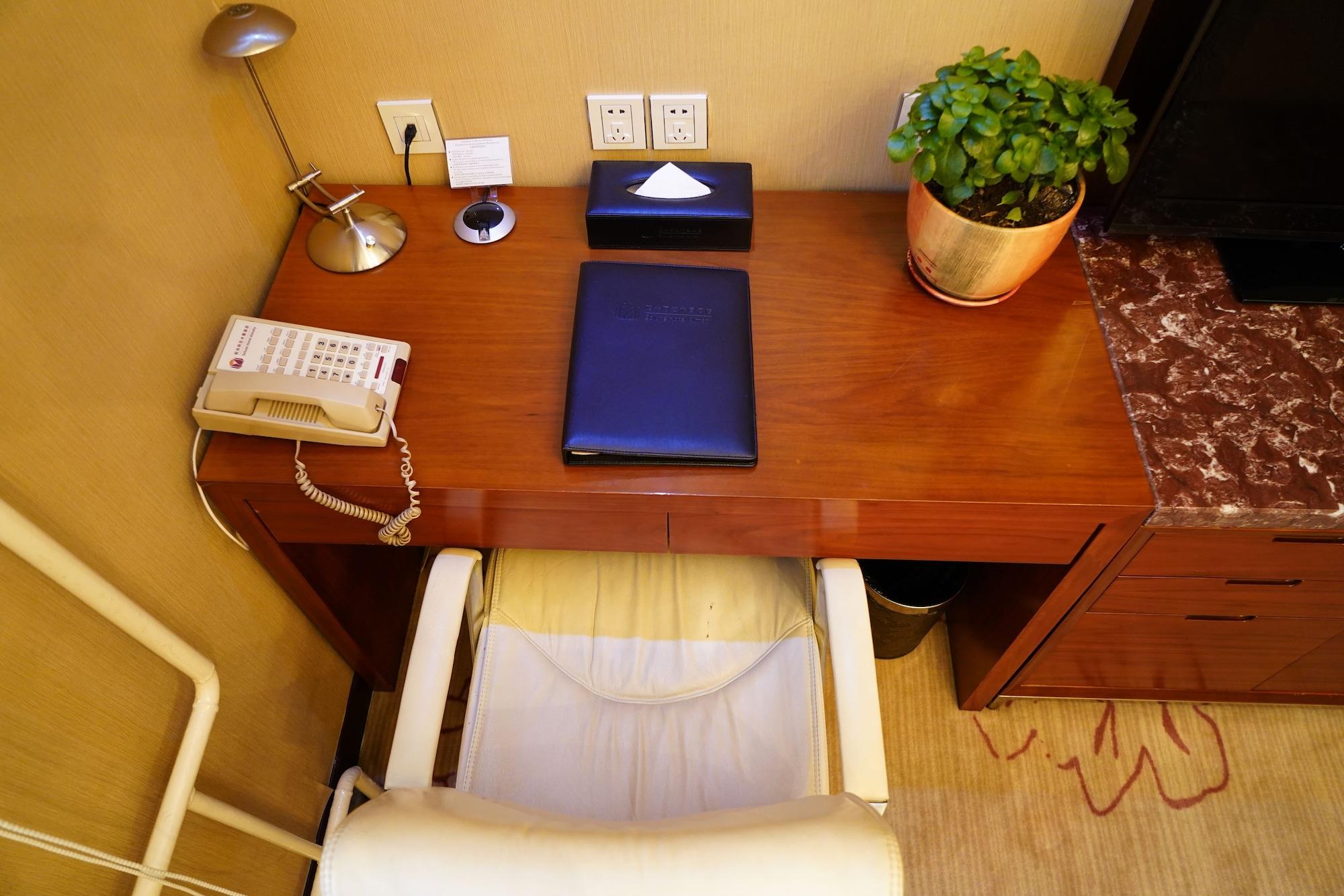 Soluxe Hotel Алма Ата Екстериор снимка