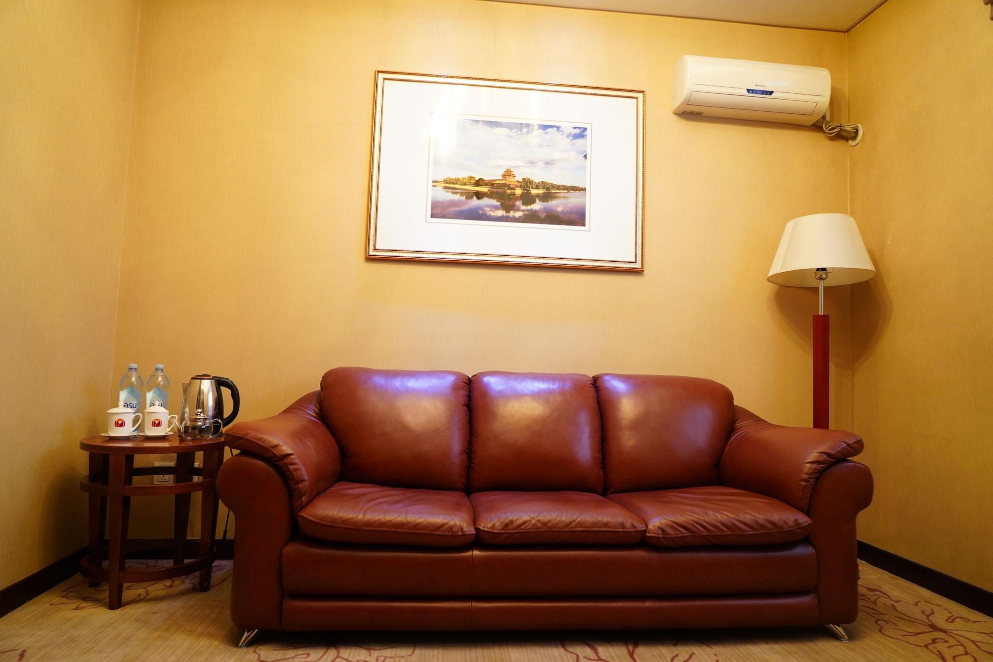 Soluxe Hotel Алма Ата Екстериор снимка