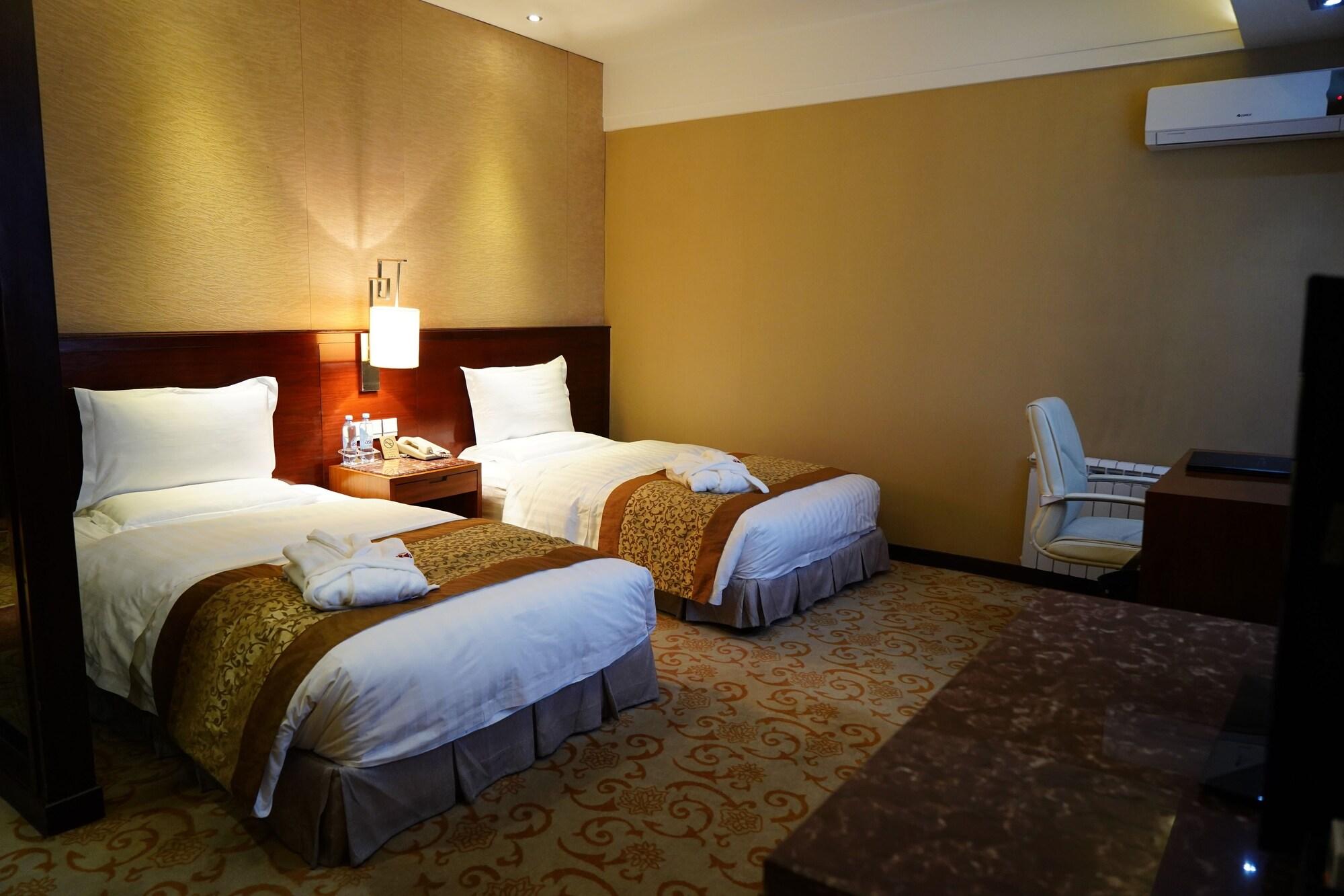 Soluxe Hotel Алма Ата Екстериор снимка
