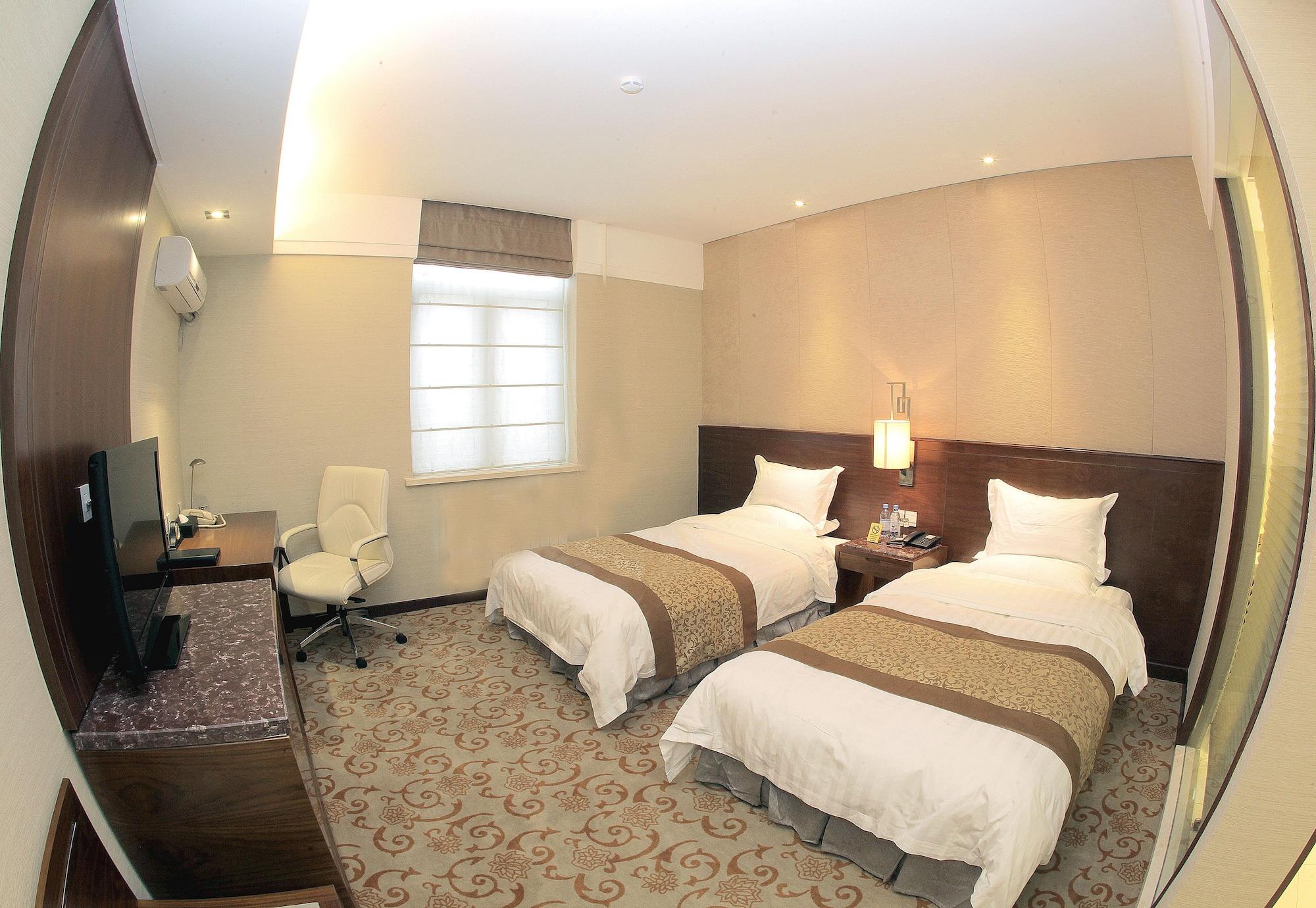 Soluxe Hotel Алма Ата Екстериор снимка