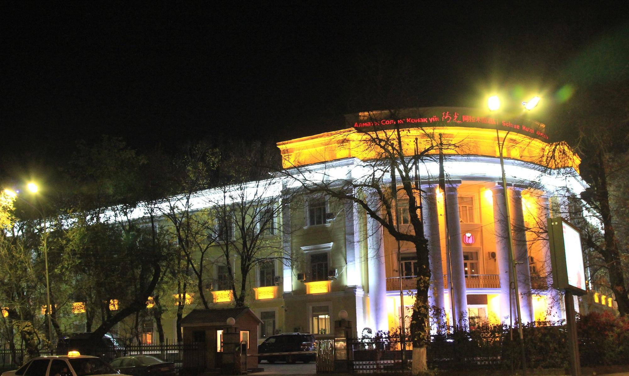 Soluxe Hotel Алма Ата Екстериор снимка