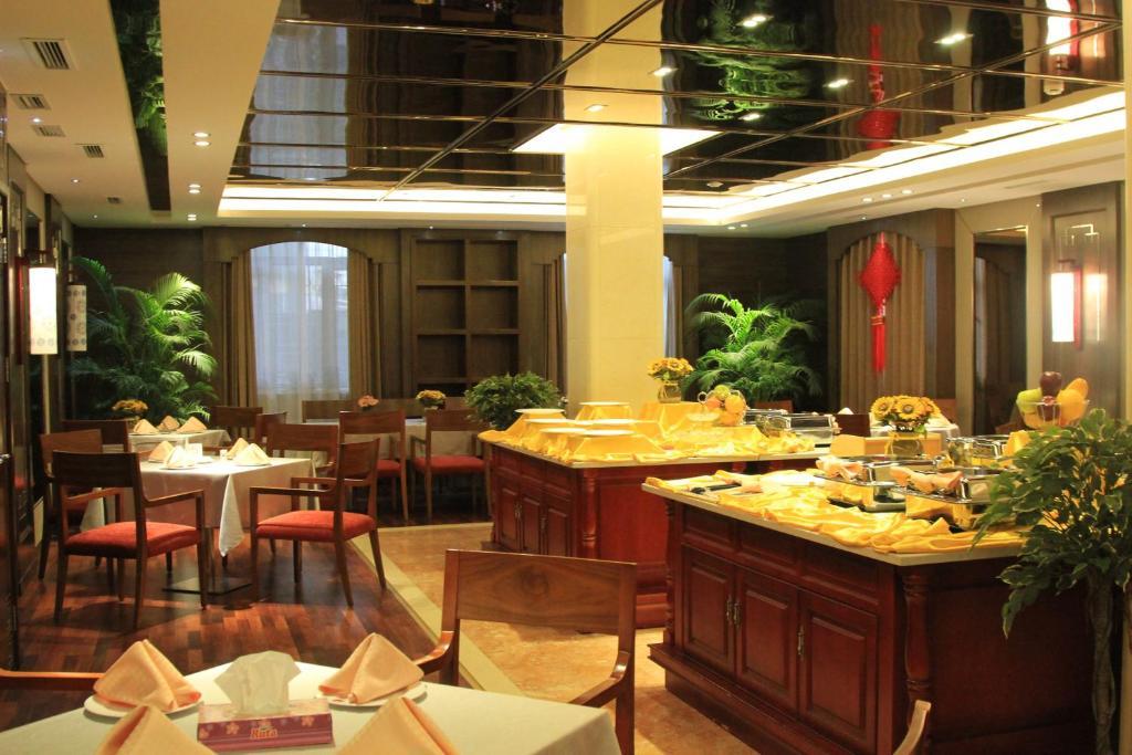 Soluxe Hotel Алма Ата Екстериор снимка