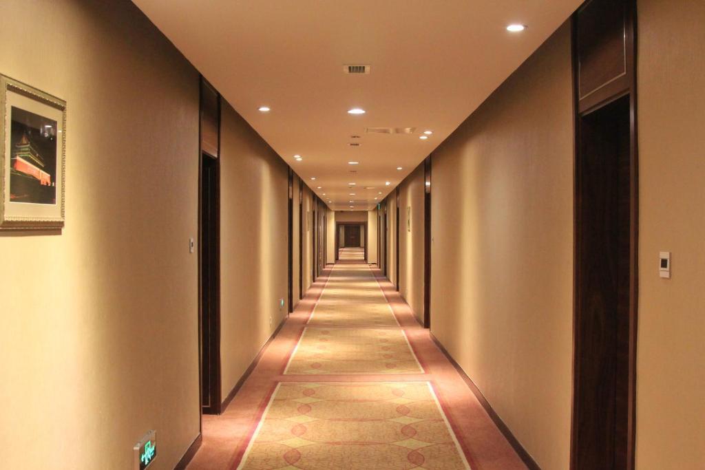 Soluxe Hotel Алма Ата Екстериор снимка