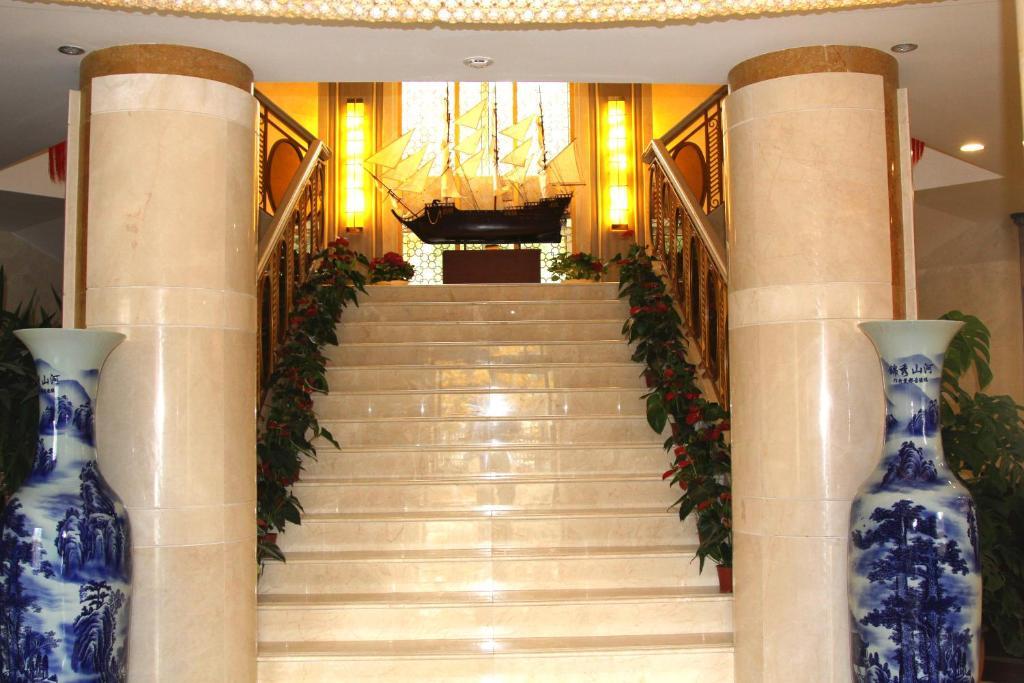 Soluxe Hotel Алма Ата Екстериор снимка