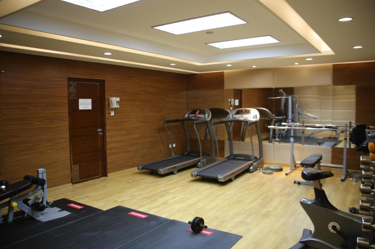 Soluxe Hotel Алма Ата Екстериор снимка