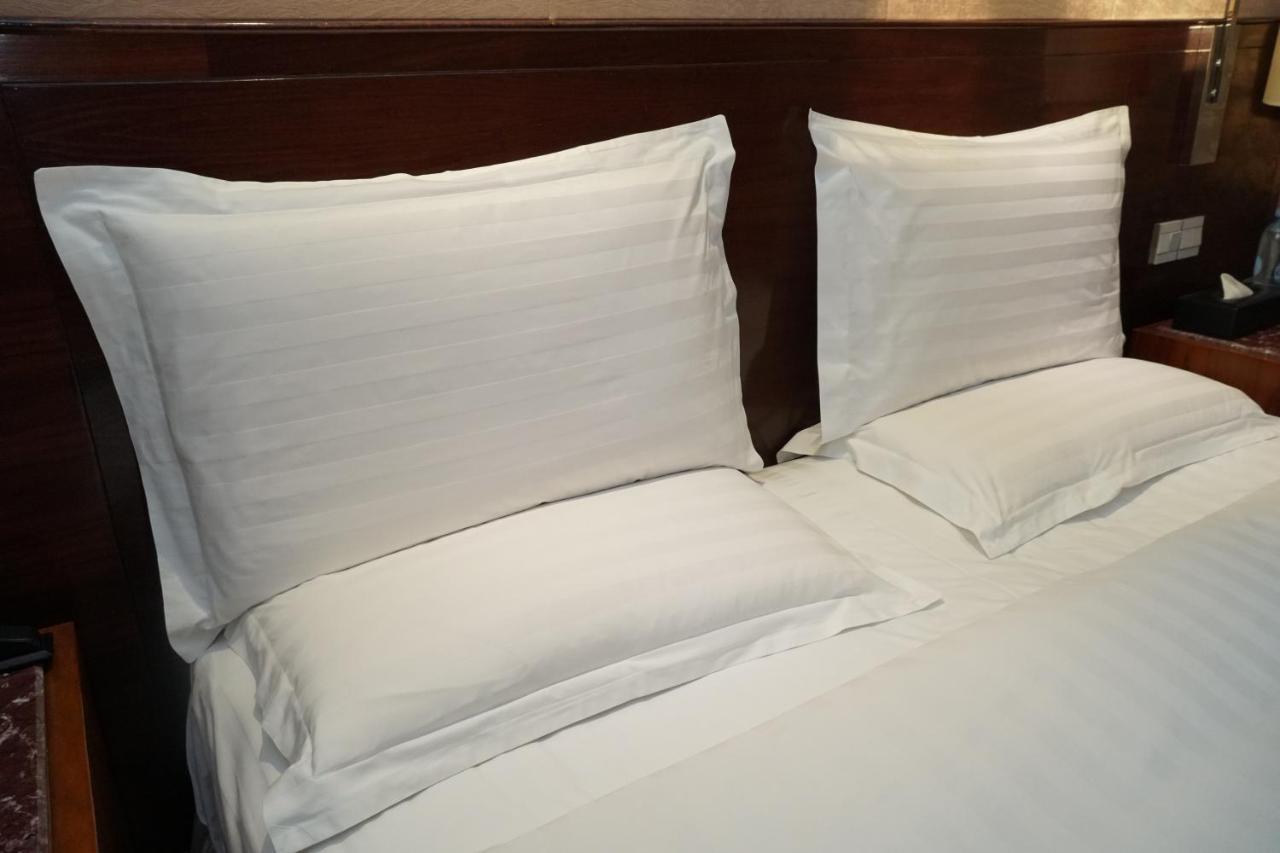 Soluxe Hotel Алма Ата Екстериор снимка