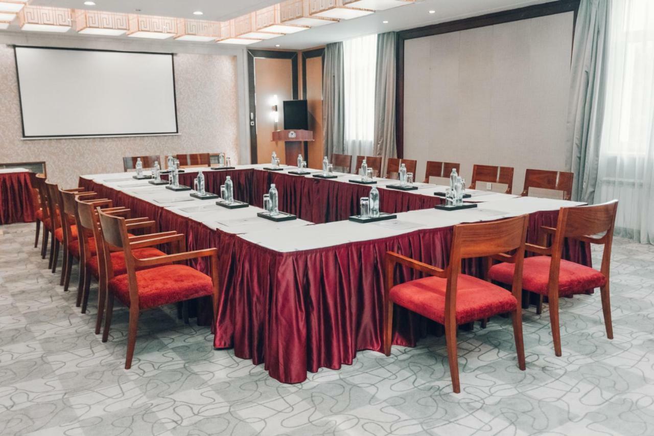Soluxe Hotel Алма Ата Екстериор снимка