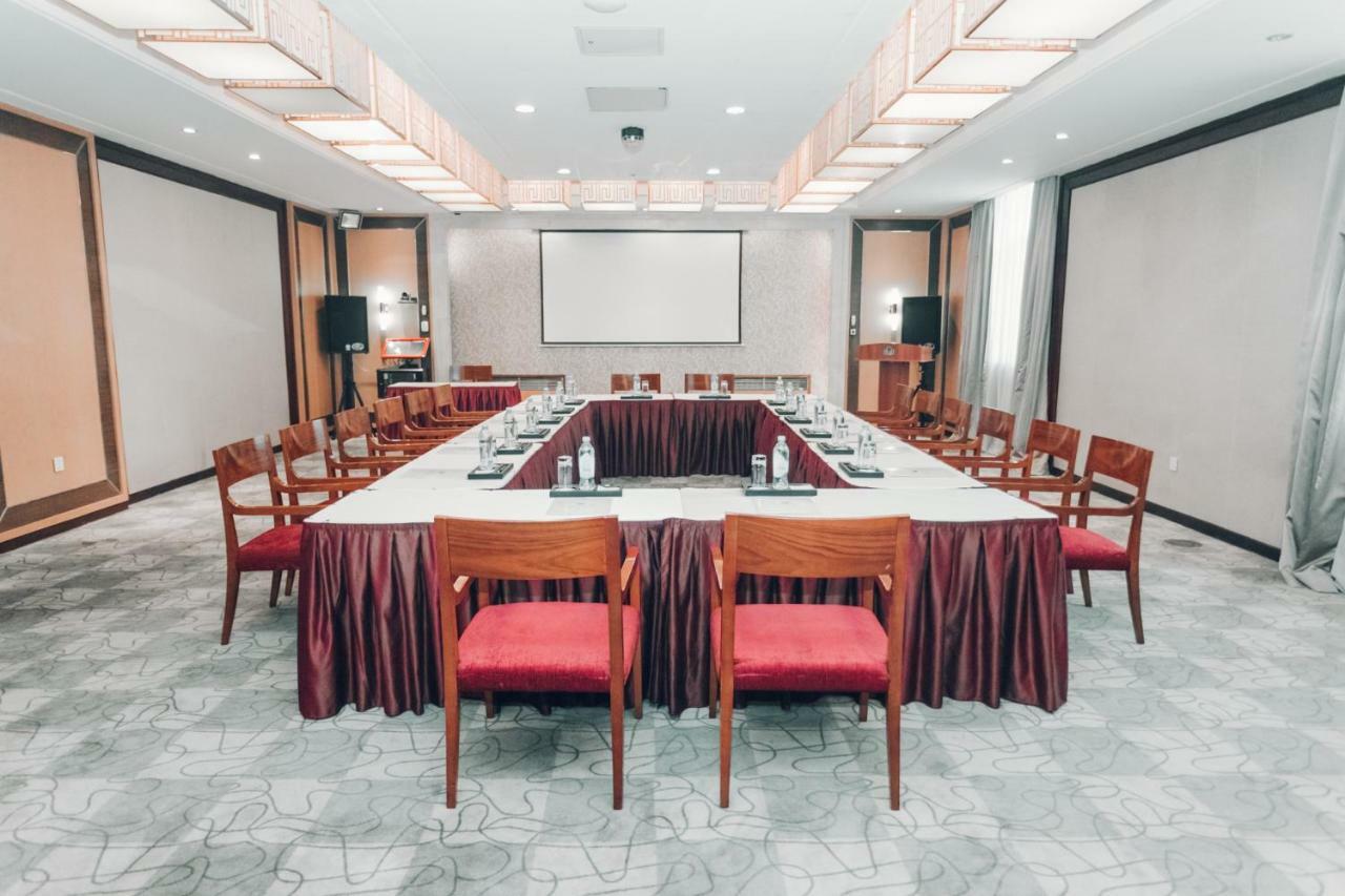 Soluxe Hotel Алма Ата Екстериор снимка