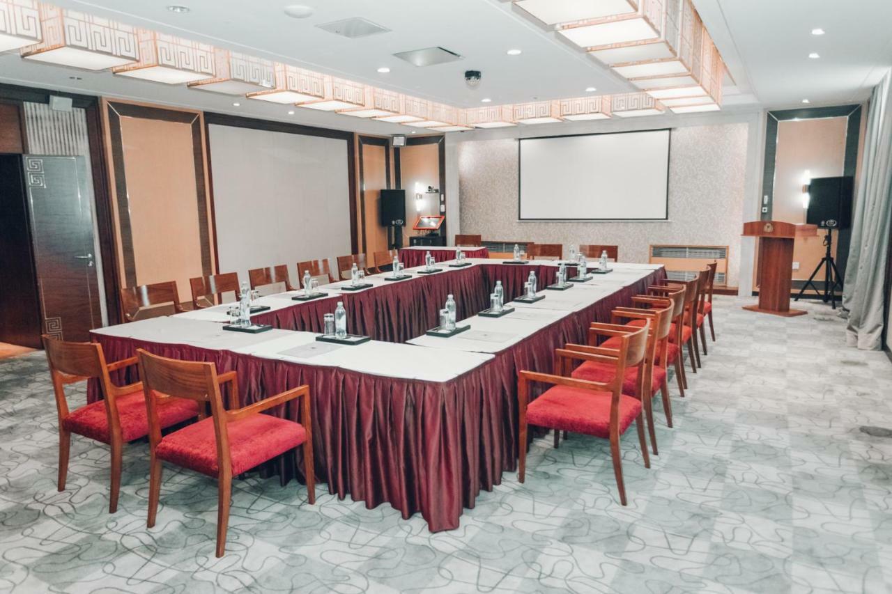 Soluxe Hotel Алма Ата Екстериор снимка