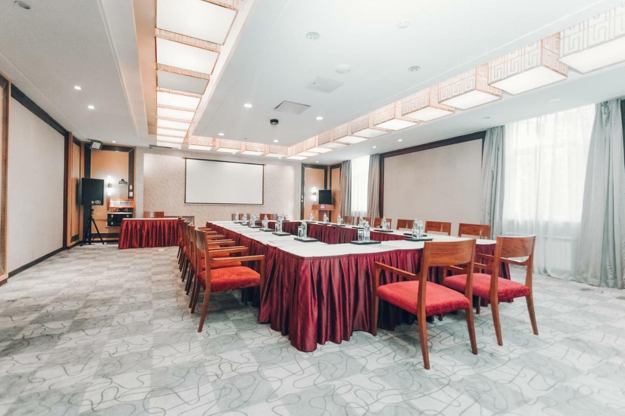 Soluxe Hotel Алма Ата Екстериор снимка