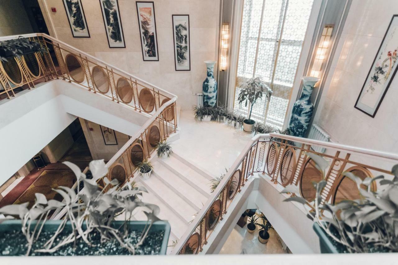 Soluxe Hotel Алма Ата Екстериор снимка