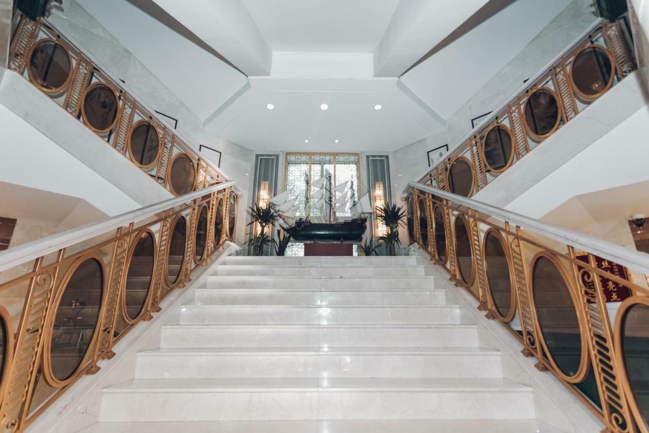 Soluxe Hotel Алма Ата Екстериор снимка