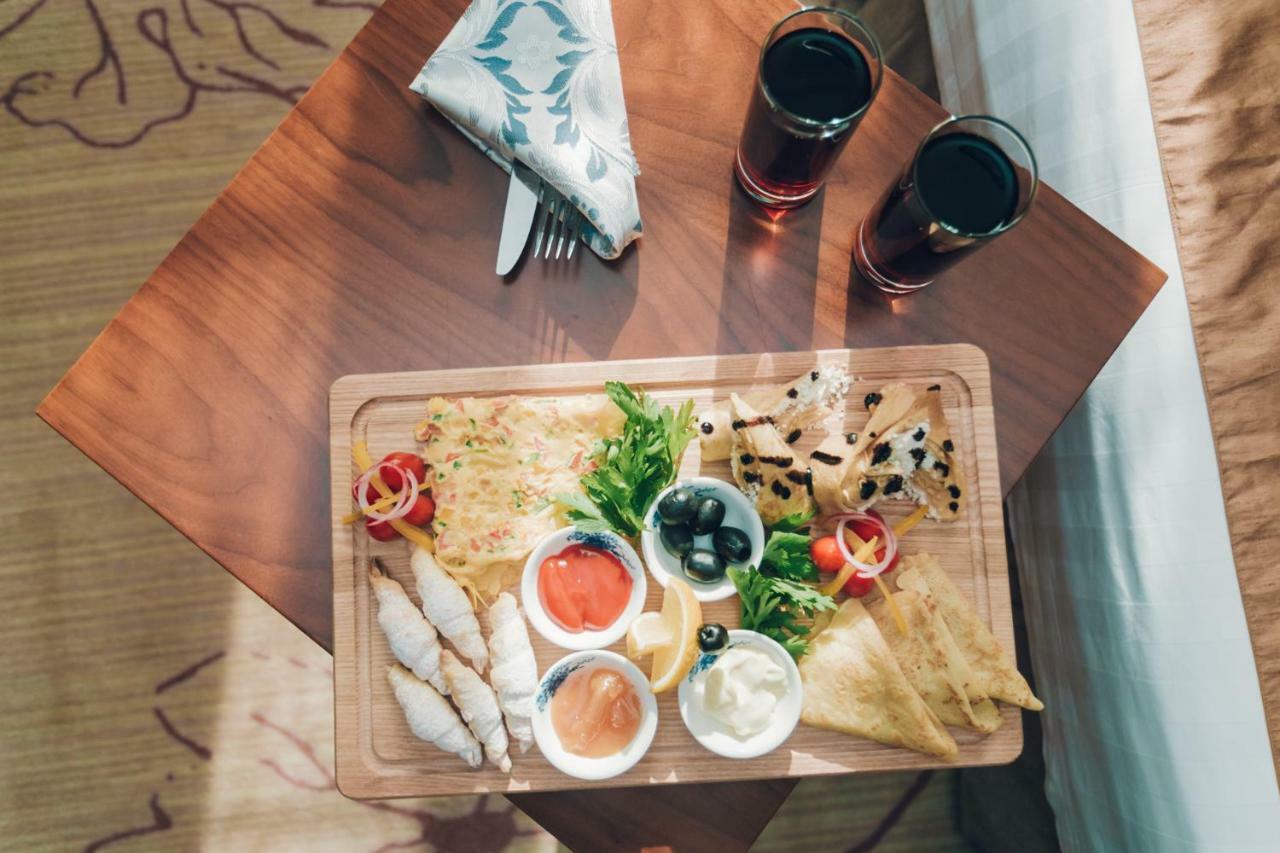 Soluxe Hotel Алма Ата Екстериор снимка