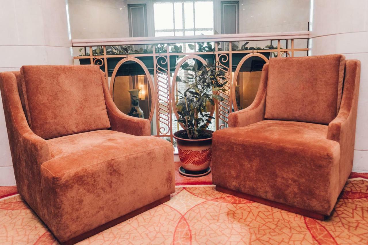 Soluxe Hotel Алма Ата Екстериор снимка