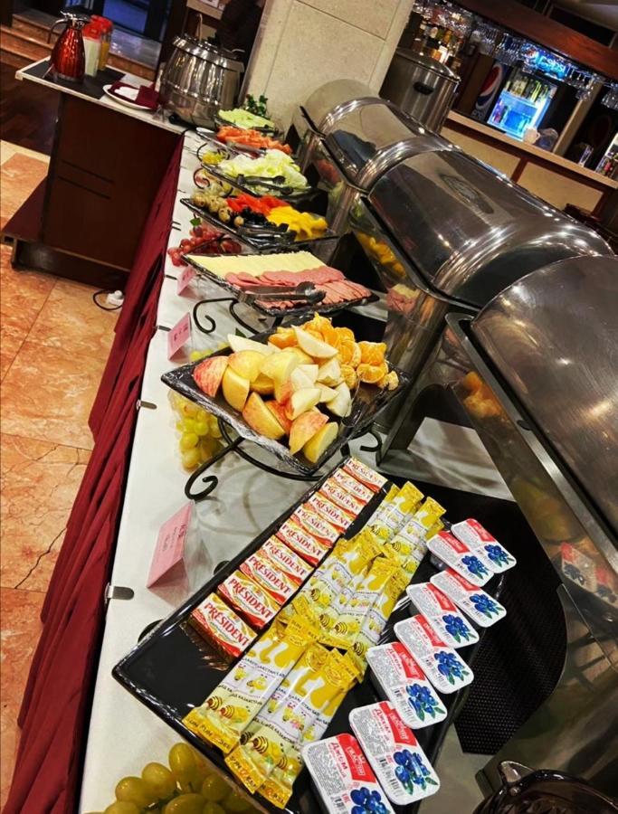 Soluxe Hotel Алма Ата Екстериор снимка